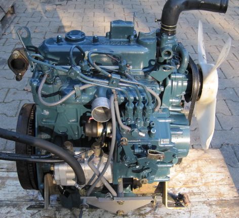 Кубота двигатель 2,4. Дизельный двигатель кубота 3 цилиндровый. Kubota d1703. Кубота двигатель 2,4. Kubota d1005.