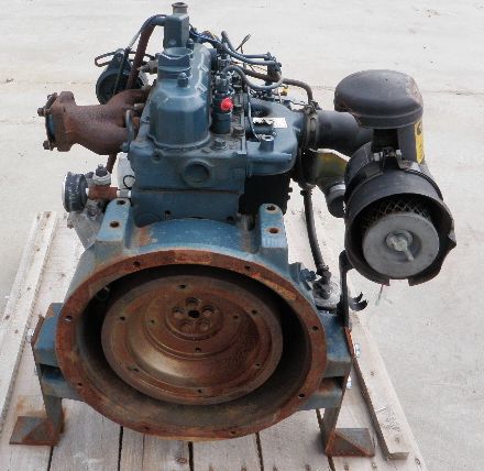 Двигатель кубота d1703 -4eb. Двигатель кубота 3 цилиндра. Двигатель кубота 24 л. Kubota d1463. Дизельный двигатель кубота 3 цилиндровый.